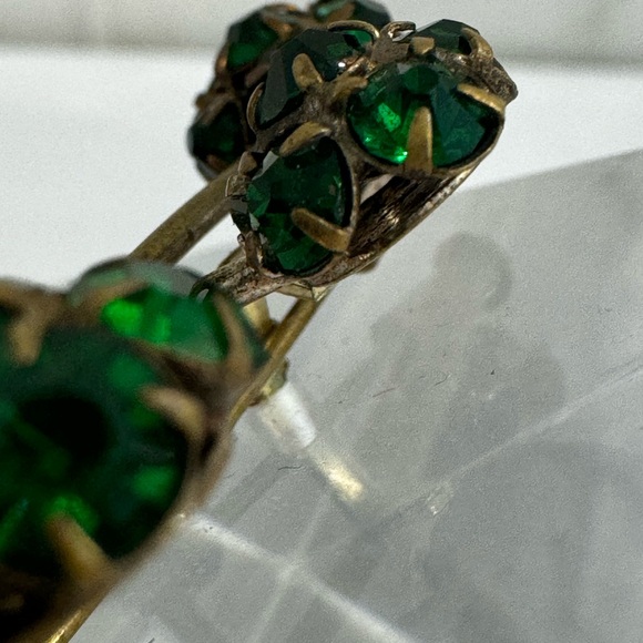 Antique pre-WWII Czech Brooch Sparkly Green Emerald Crystal Brass trombone clasp - Picture 15 of 17